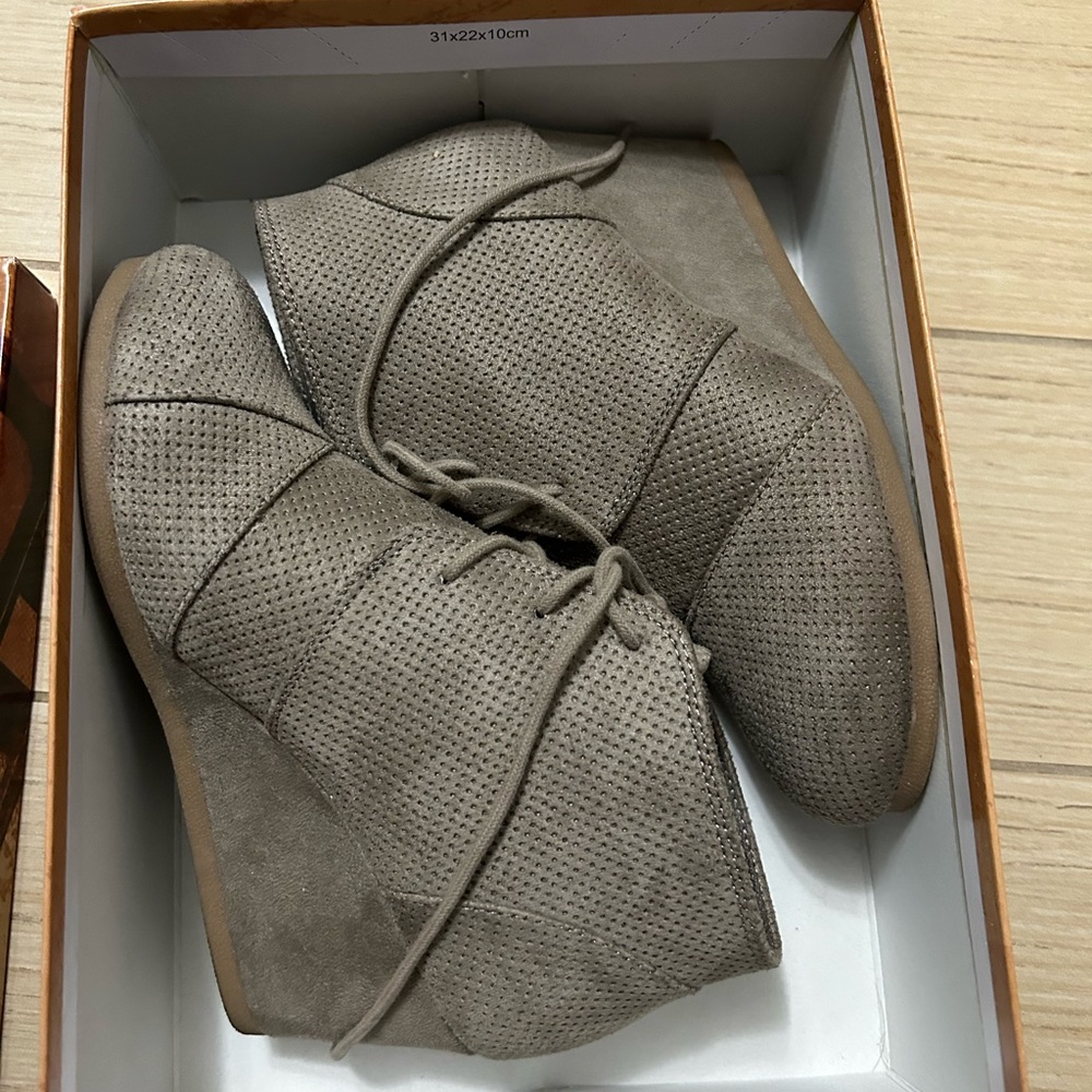 Tan Women Wedge tie-up booties